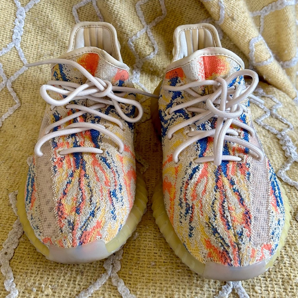 YEEZY BOOST 350 V2